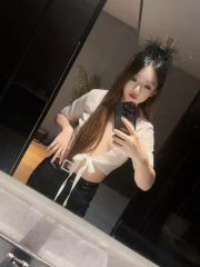 长腿佳人依依