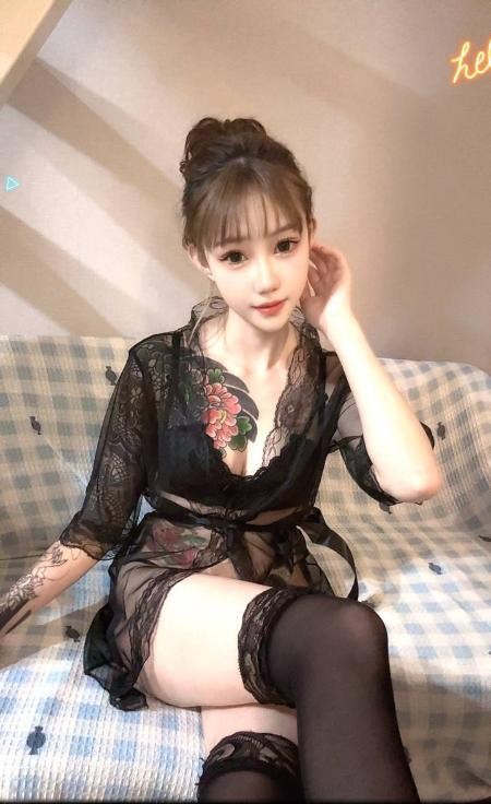成都美乳纹身妹小井