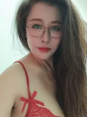 娇小玲珑肤白大胸妹子
